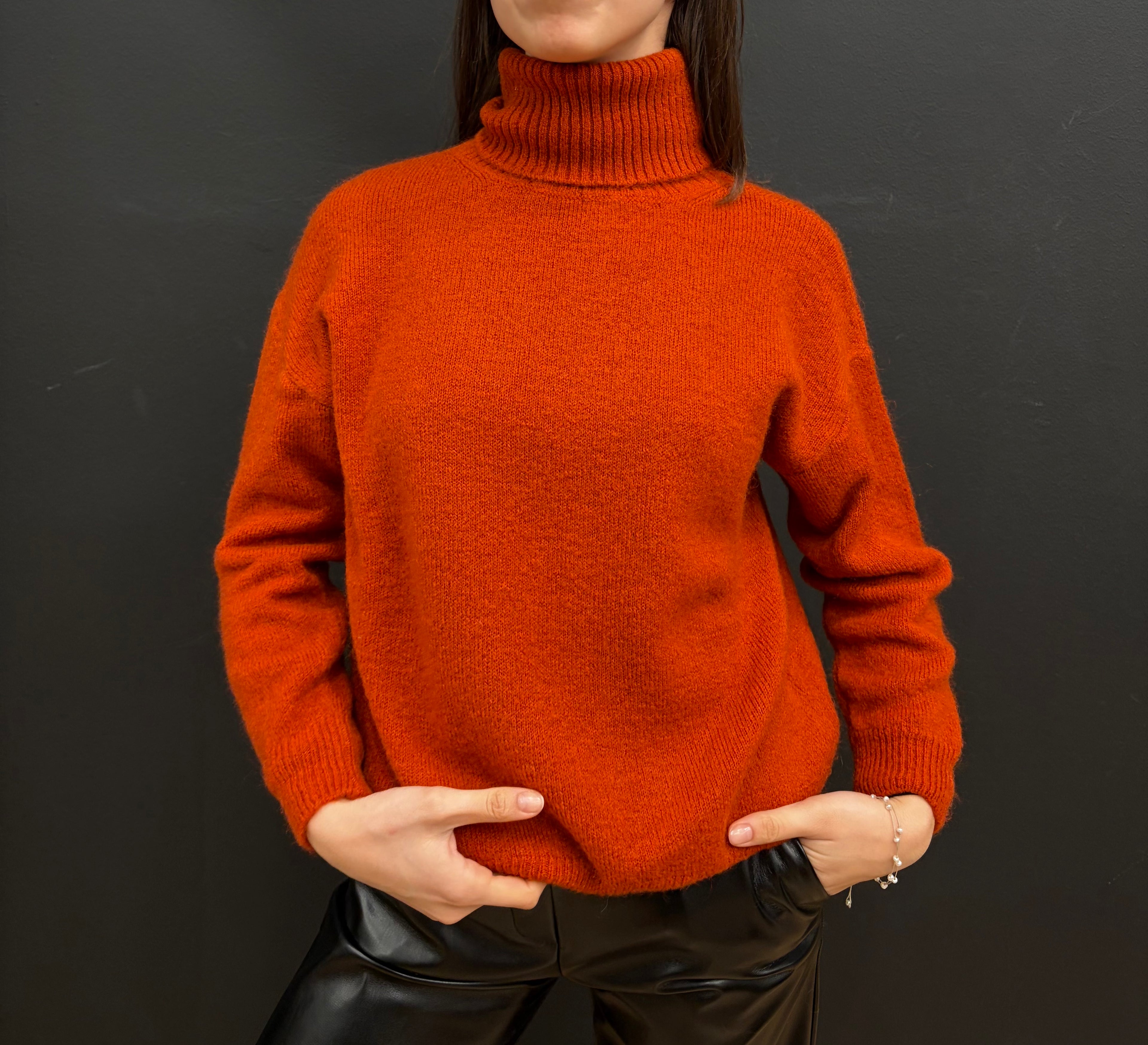 Maglione in mohair a collo alto