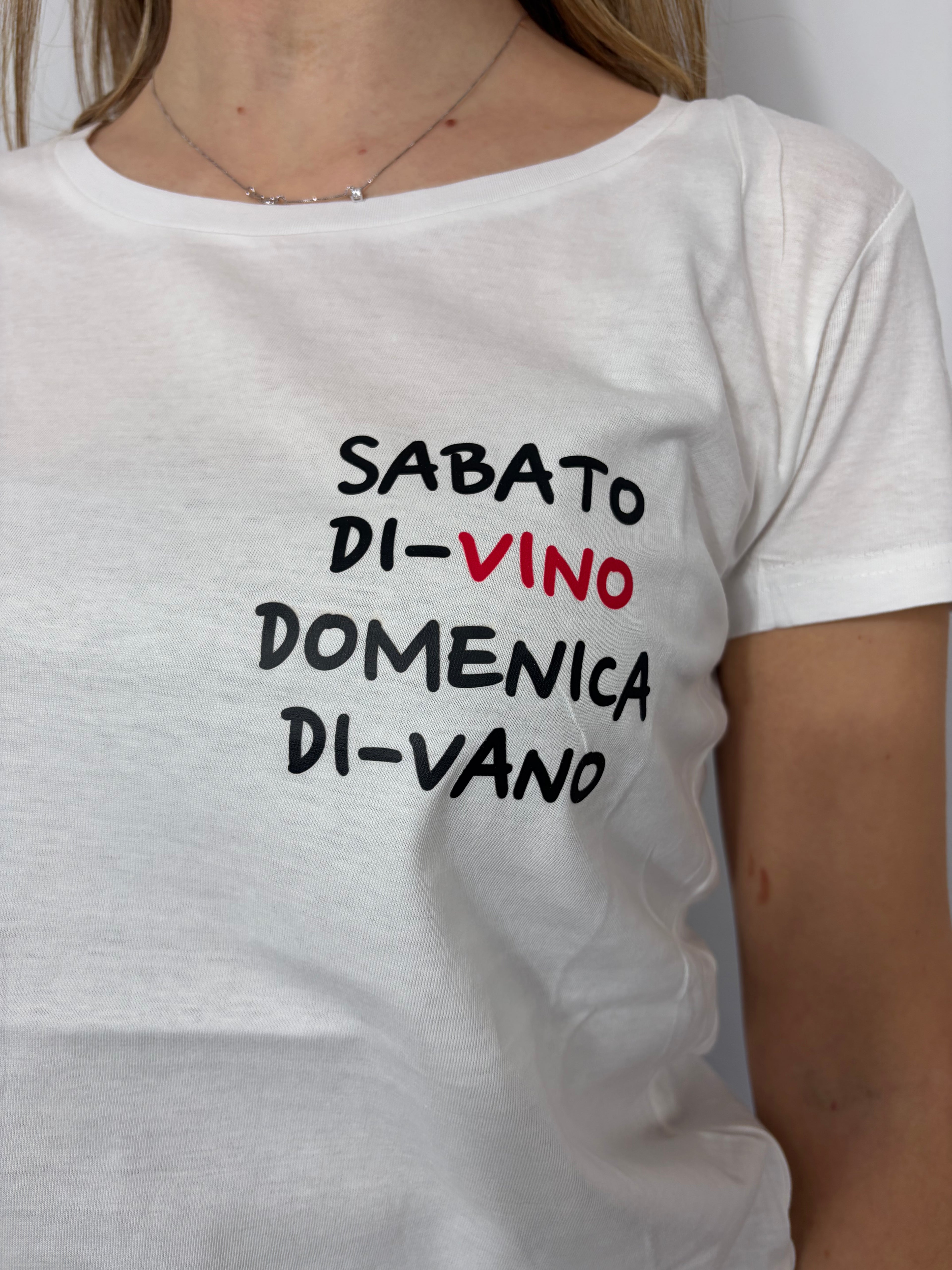 T-shirt "Sabato di-vino domenica di-vano"
