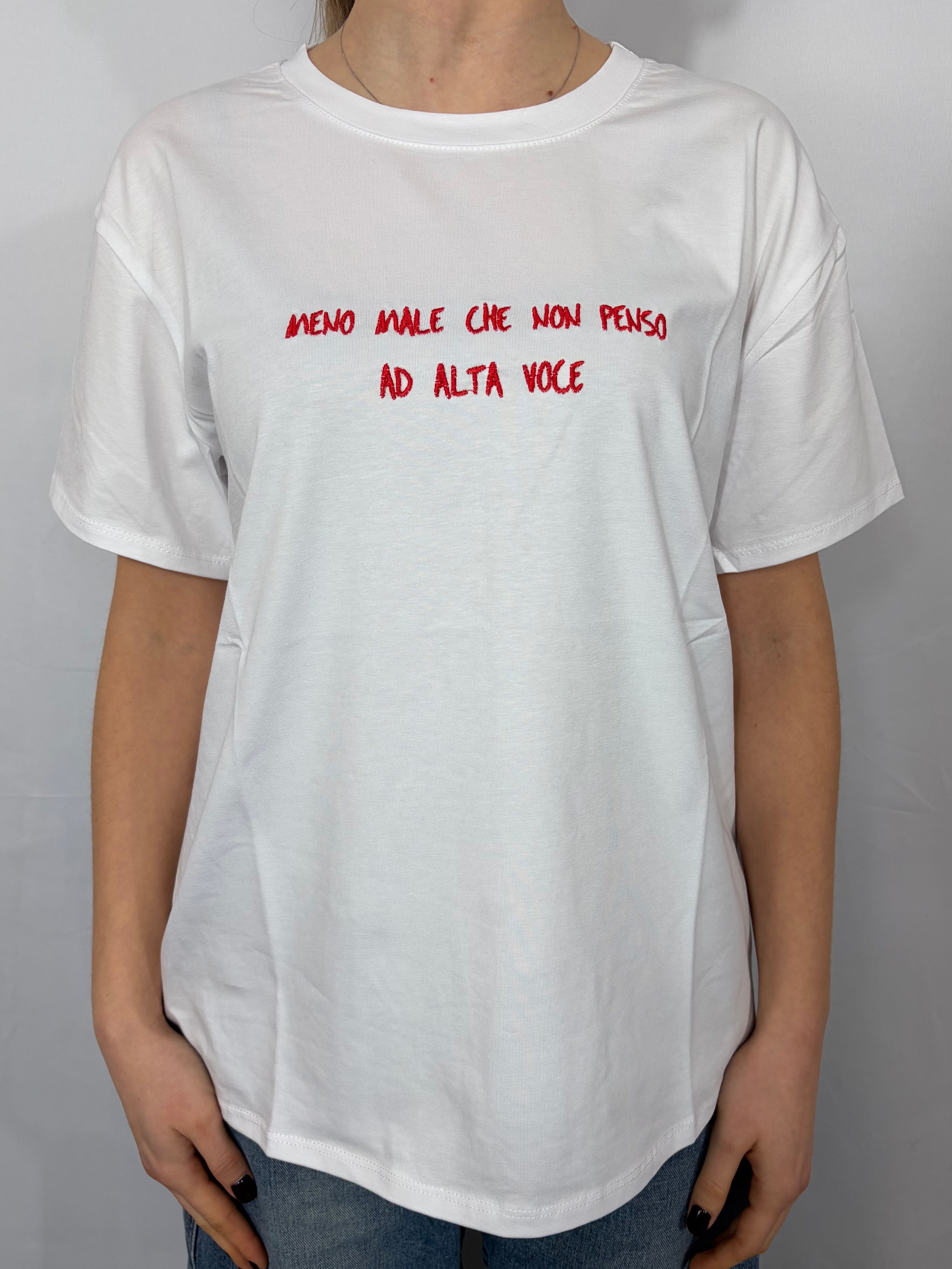 T-shirt "Meno male che non penso ad alta voce"
