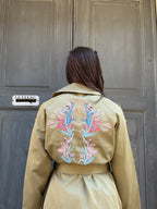 Trench con ricamo orientale