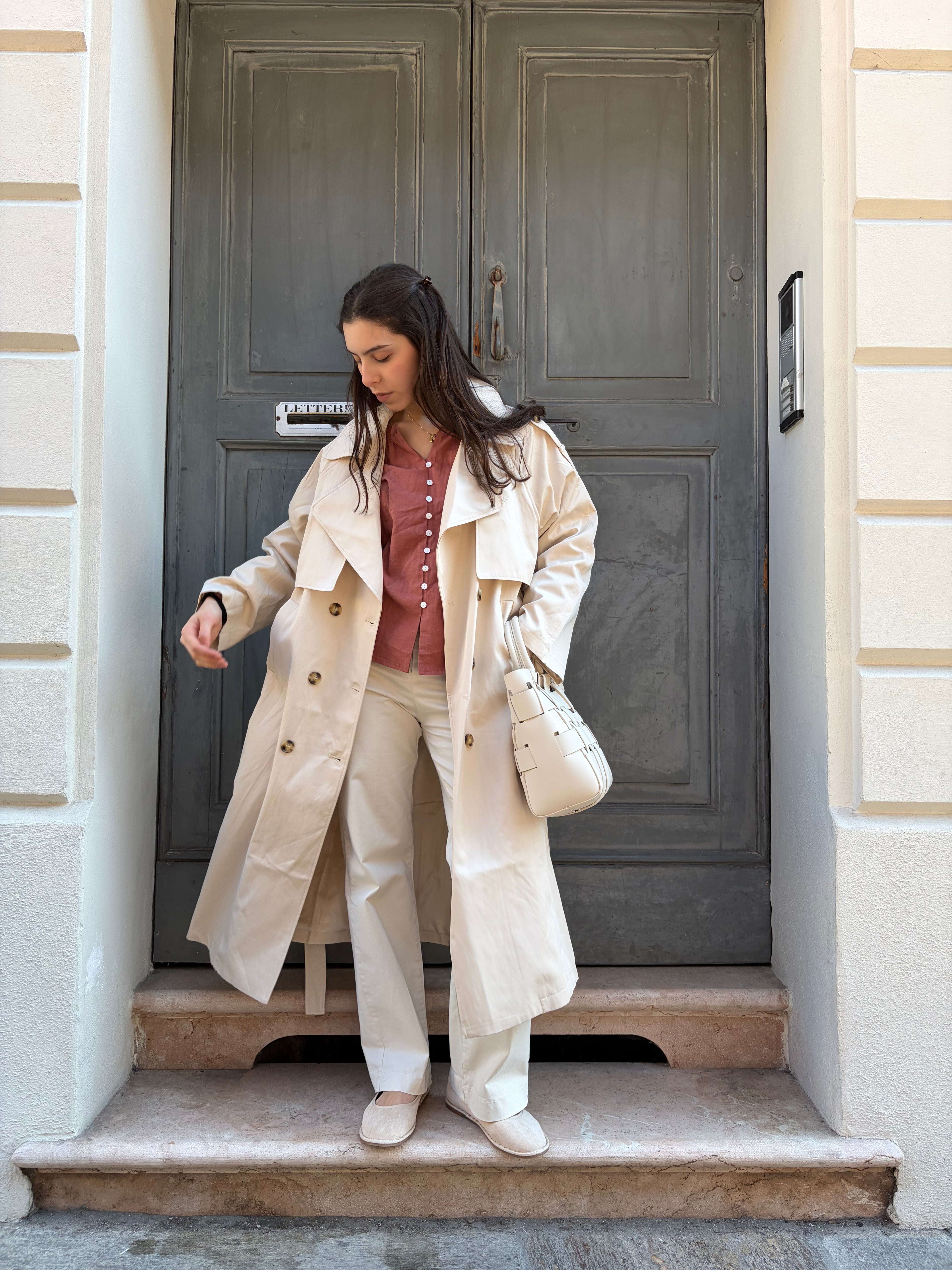 Trench con ricamo orientale